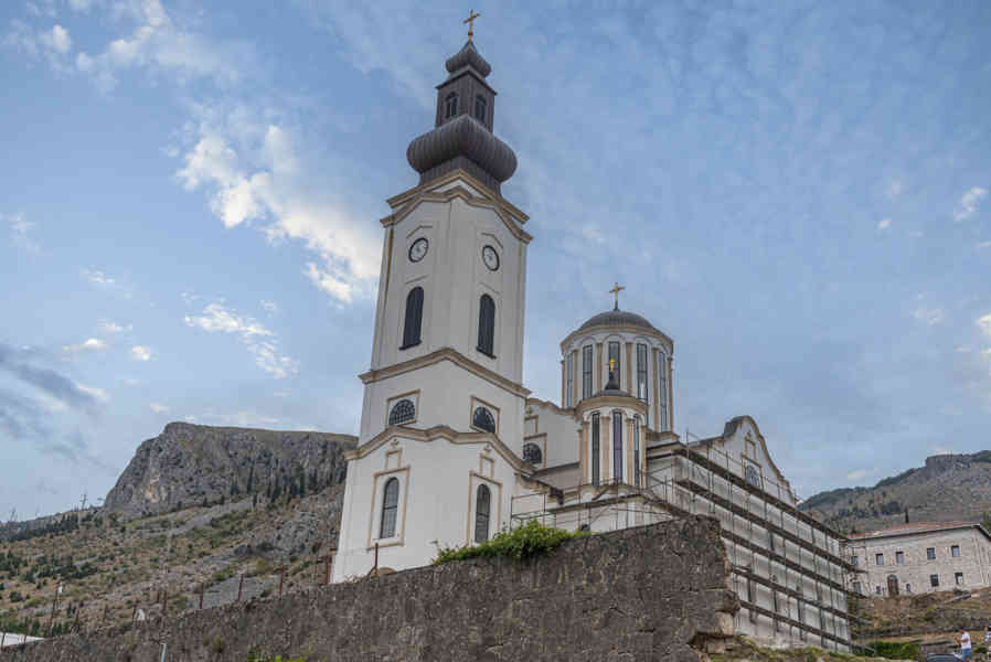 Bosnia y Herzegovina - Mostar 29 - catedral ortodoxa de la Santísima Trinidad.jpg